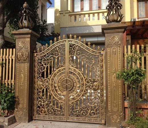Cổng sắt mỹ thuật hay cổng nhôm đúc: nên lựa chọn thế nào? #11