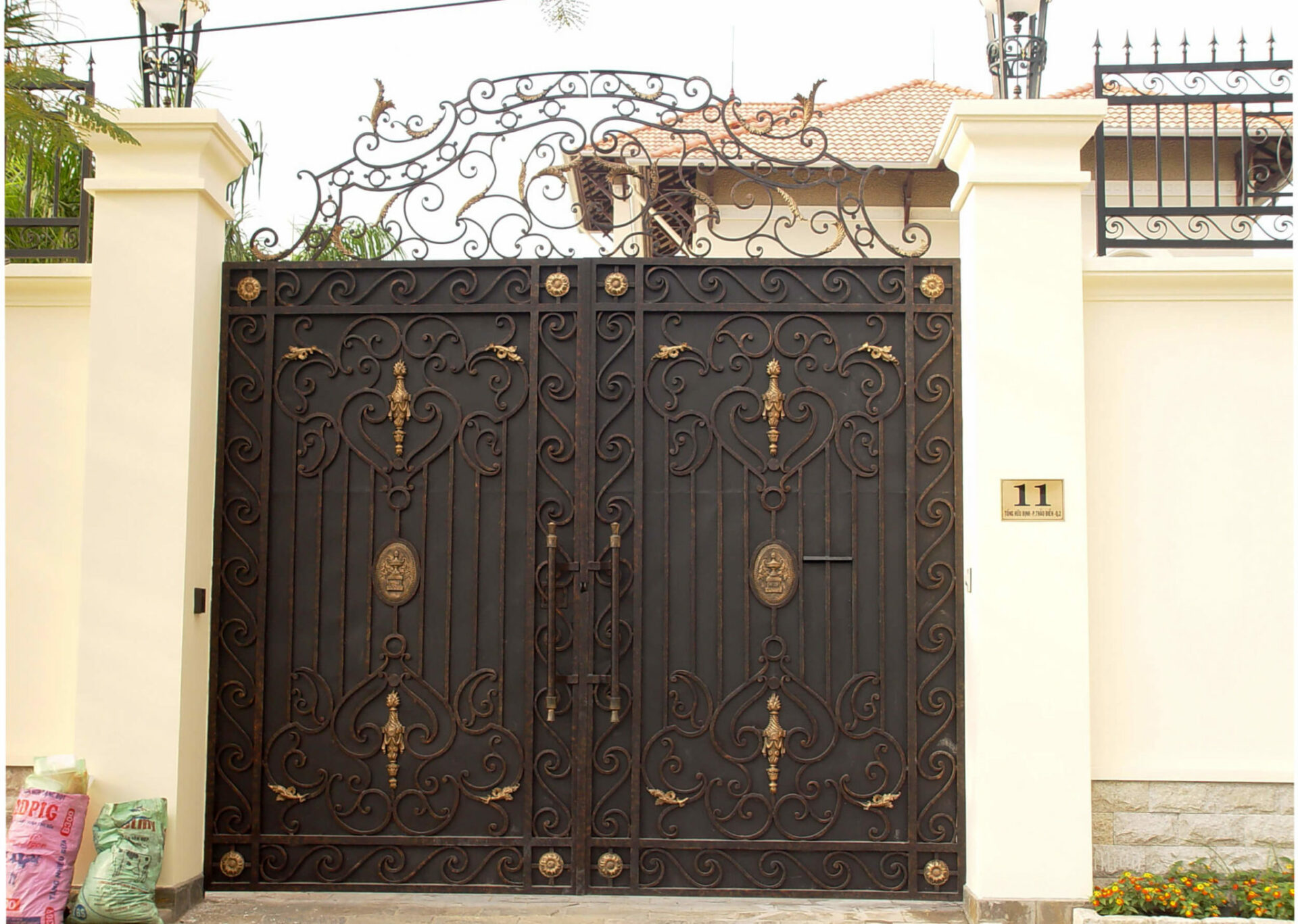 3 sai lầm cần tránh khi làm cổng và cầu thang sắt mỹ thuật #28 Cua Cong Sat My Thuat Gate Ga19027 (1)