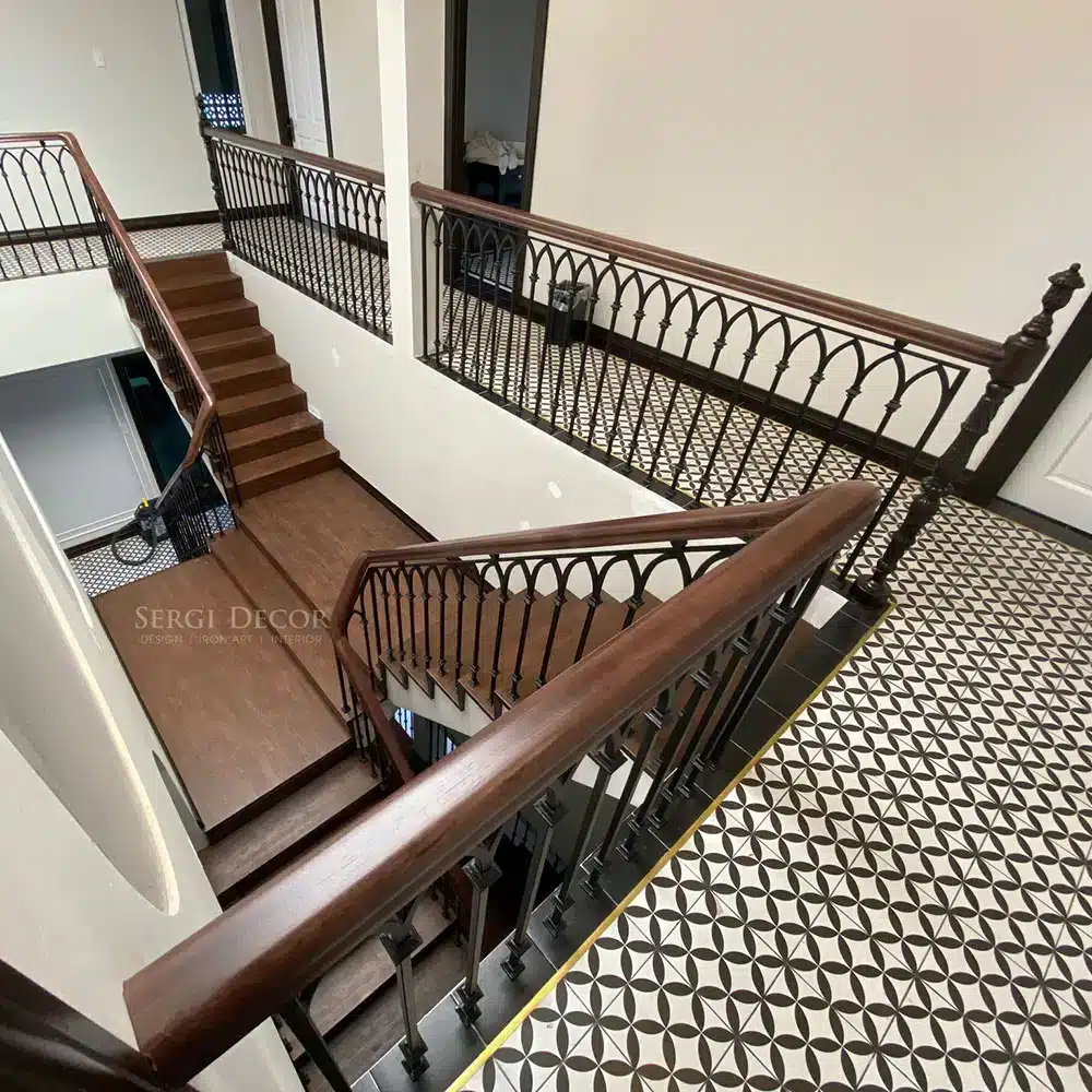 Chọn cổng sắt mỹ thuật phù hợp với mặt tiền ngôi nhà #30 Stair 3.jpg
